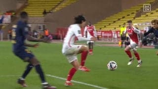 「背中に目ついとるんか」南野拓実の天才的ヒールパスが話題「タイミング完璧だわ」「洒落たパス！」相手守備陣棒立ちの神技プレーで決定機演出