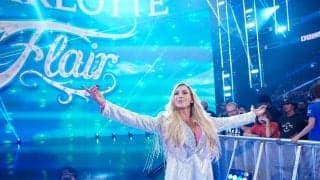 電撃復帰の“美魔女”レスラーが圧巻シックスパックを披露…38歳、堂々たる“仁王立ち”自撮りにファン反応「信じられない肉体」