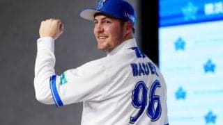 DeNA・バウアーが入団会見、目標は「優勝」「沢村賞」　中3日も意欲「投げたい」