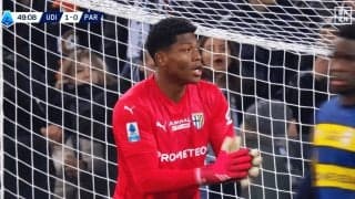 201cm巨人が激昂！ 鈴木彩艶の“超反応セーブ”にファン大興奮「宝石だ」「日本代表も10年安泰」「バケモノやん」絶体絶命の１対１で強烈弾シャットアウトの瞬間