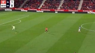 「ホラー映画かよ！」ジャガー・浅野拓磨、一気に急加速する“爆速プレス”炸裂「怖すぎるだろ」 猛然と爆走… 相手GKへ襲いかかった瞬間