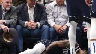 カイリー・アービングが負傷退場…足を引きずりながらフリースロー2本決める