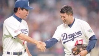 中日指揮官が「立っとけ！」　ベンチ横で直立不動…コーチから告げられた丸刈り指令