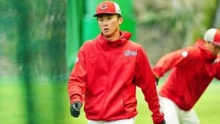 広島ドラ1佐々木、走塁中に足を負傷か　引きずりベンチ→交代…新井監督も不安の表情