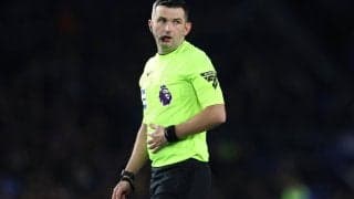 今季は物議醸す判定連発のマイケル・オリバー主審…週末のプレミアリーグでは笛を吹かず