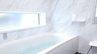 「寒い日はいつもより熱いお風呂に浸かる」、実はNG！その理由とは