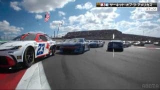 複数のマシンがコーナーに飛び込む珍光景！？ スタート早々に起きた大混乱…ファンは大興奮「危ない危ない」「いきなりか」