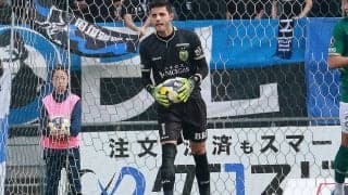 緑の絶対的な守護神がリーグ100試合連続出場の偉業…東京Vマテウス「ここに初めて来たことを思い出すと、本当にうれしい」苦境打破へチームを叱咤