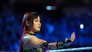 「サイズ差がかわいいw」偉業達成の日本人女子レスラーを“ボス”が祝福…万感ハグの貴重ショットにファンも感動「本当にすごい」