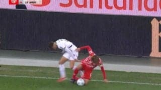 「バケモンかよ！」鉄人・佐野海舟、相手選手2人を翻弄→“ボール強奪”「バチバチだな」 レベルの違いを見せつけた“回収＆強引突破”シーン