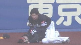 ソフトバンク周東が正木と交錯し緊急交代　倒れ込み球場騒然…立ち上がってベンチ戻るも
