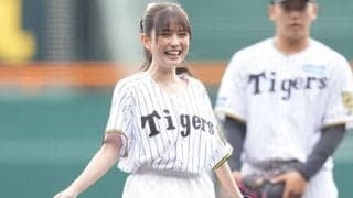 甲子園に降臨した美女が「可愛すぎる」　ポニテ＆ミニスカふわり一投「世界に見つかった」