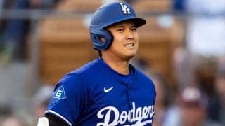 大谷翔平、股間付近への自打球に唸り声「アアッ！」　倒れ込み思わず苦笑い…周囲から「Oh man…」