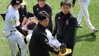 鷹・栗原陵矢、フェンス激突で緊急交代　担架で運ばれベンチ裏へ…球場騒然