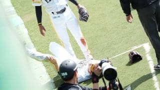 古傷強打で動けず「膝はヤバいて」　相次ぐアクシデントに鷹ファン悲痛「心配しかない」