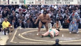 大物女性芸人が“推し力士”の応援タオル掲げてガチ応援 勝利に体をクネクネ喜び大爆発「かわいいな」「勝利の舞w」