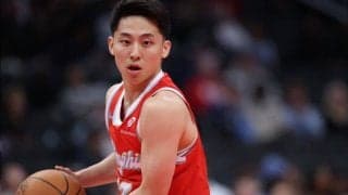 ジャ・モラントの娘が最前列でハッスルの河村を応援…手にはアカツキジャパンのタオル