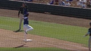 「飛んでる！」山本由伸、信じられない“一瞬の動き”　超反応→神フィールディングに絶賛の嵐「やっぱり上手い」