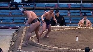 土俵際で何をしたんだ？ 16歳の“天才”小兵に敗れた力士“あ然” 体重72.7キロ差を制した劇的決着