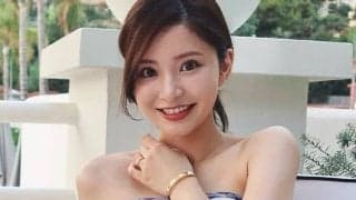 ｢美しいパリジェンヌ｣日本代表・堂安律の美人妻、優雅なカフェショットに熱視線｢絵になりますね｣｢安定のかわいさ｣｢美味しそう｣