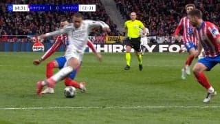 嘘だろ？エンバペが異次元の“超加速ドリブル”＆“鋭角移動”で相手守備陣を完全破壊→圧巻個人技でPK獲得の瞬間「一瞬の加速がえぐい」「そりゃファウルしちゃうよ」