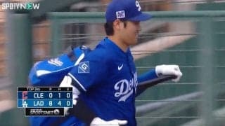 おっと…どうした？ 大谷翔平、中継映像がとらえた“貴重シーン”「ギャップすごい」 笑顔を見せながら“爆速帰宅”「癒される」「ほっこり」