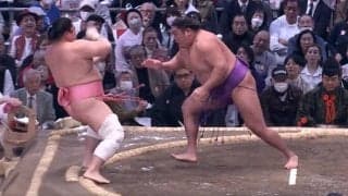 「布団が吹っ飛んだレベル」そのとき尊富士は…行動に称賛の声が相次ぐ 宇良、激しく土俵下に落下での一コマ