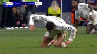 サボるなよ！！守備しないヴィニシウスにブチギレ！「舐めたプレーにキレていい」「めっちゃ怒ってたな」ベリンガムが魂のロケットスライディング→地面を叩いて激怒した瞬間