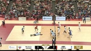 218cmでその身のこなし！？ 男子バレーで衝撃の“地面スレスレ”超低空レシーブが炸裂…エースのアクロバティック技にアリーナ熱狂