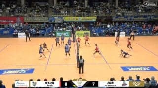 女子バレーでミラクルショット！ 強烈クロス→リベロのレシーブがそのまま…“超反応”プレーにアリーナ騒然