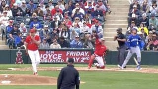 なんだこれは…？ 菊池雄星に「ドン引き」 打者に“異変”「スゴいな」「ここは手が出ない」 手も足も出ず…バットくるくる