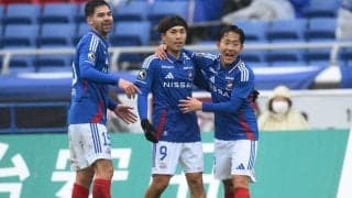 横浜FMが今季J1初勝利！ 遠野大弥の強烈ミドルに植中朝日のコントロールショットでG大阪に押し込まれながらも勝利【明治安田J1第6節】