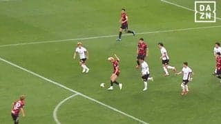 衝撃の天才技！ 鈴木優磨、“ノールック超絶ヒールパス”で浦和翻弄「みんな騙された」「なんだ今の…」「なぜあそこで大外が見えるんだ」背中向きで劇的同点弾を演出