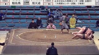 「息できなくなるやつ」「今の音はやばい」バタンと倒れた力士に“ヒヤリ”も…直後の姿に「おお…！」拍手喝采