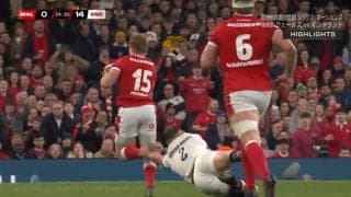 神の手、発動！疾走する俊足選手を一発で仕留めたベテランの妙技“アンクルタップ”が炸裂した瞬間