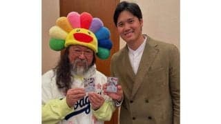 大谷翔平が超大物アーティストと記念2ショット　限定カードを手にした写真も公開