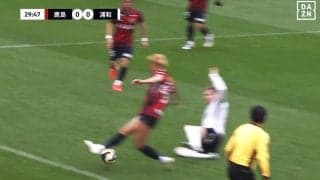 「日本代表に呼ぶべき」鈴木優磨の“魔法のフリック”に絶賛の嵐！「うますぎ」「なにそのオシャレプレー」「一人だけ次元が違う」浦和翻弄でファン驚愕