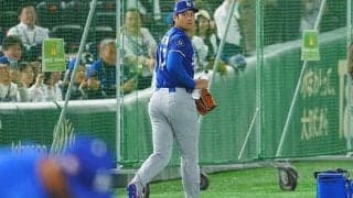 大谷翔平、練習登場に大歓声　キャッチボールにフラッシュの嵐＆大物芸能人も熱視線