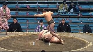 「背後から奇襲すぎるだろ」“150キロ差”対決で衝撃決着 小兵の妙案に「それしか無理w」「最適解」ファン納得