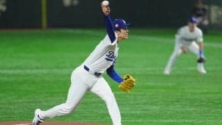 佐々木朗希、160キロ連発の衝撃デビュー　投球練習で暴投連発も…誠也から初K、大谷も拍手