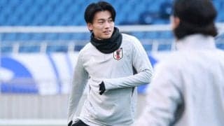 「成長できるポイントがある」元オランダ代表FWの監督から学ぶ日々、上田綺世はW杯出場が決まる一戦にも「特別なものは特にない」