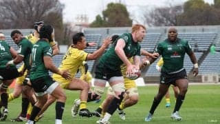 英国育ちの大型ロックが誓う全身全霊。挑戦への情熱を燃やし、いまこのときに全力を注ぐ