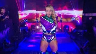 「太ももエグい」“ムキムキすぎる”小柄女子レスラー、超ロングブーツで“身長詐称”自撮りも「筋肉にしか目がいかない」ファンツッコミ