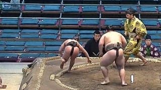 一体、なぜ？ 絶体絶命でも土俵を割らない16歳天才力士、期待を裏切らない大逆転に「すごい身体能力」