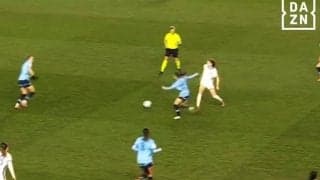 電光石火！ 長谷川唯の“画面外から爆速インターセプト”に海外熱狂「やばすぎ」「守備面も大きく成長」「世界最高のMF」マンＣ先制点のキッカケを作った瞬間