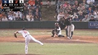 「落ちすぎ」菅野智之、斜めに沈む魔球で“ジャッジ斬り”！ フルスイング空振り三振を奪った“カットボール”にファン大歓声