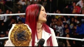 「コミカルでかわいい」日本人女子レスラーが“気まずいヤツ”と遭遇で変顔…抗争中の2人を巻き込んだ“ランチの一コマ”にファン爆笑