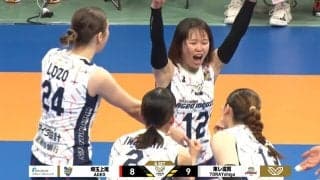 女子バレー、まるでサッカー選手のゴールパフォーマンス！？ 魔球サーブ→“クリロナ”ポーズで喜び爆発