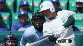 二松学舎大付・永尾が今大会初の柵越え本塁打　センバツ2回戦