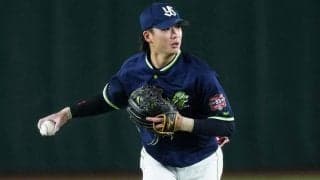 ヤクルト、また主力にアクシデントか　長岡が死球で途中交代…前日は塩見が負傷